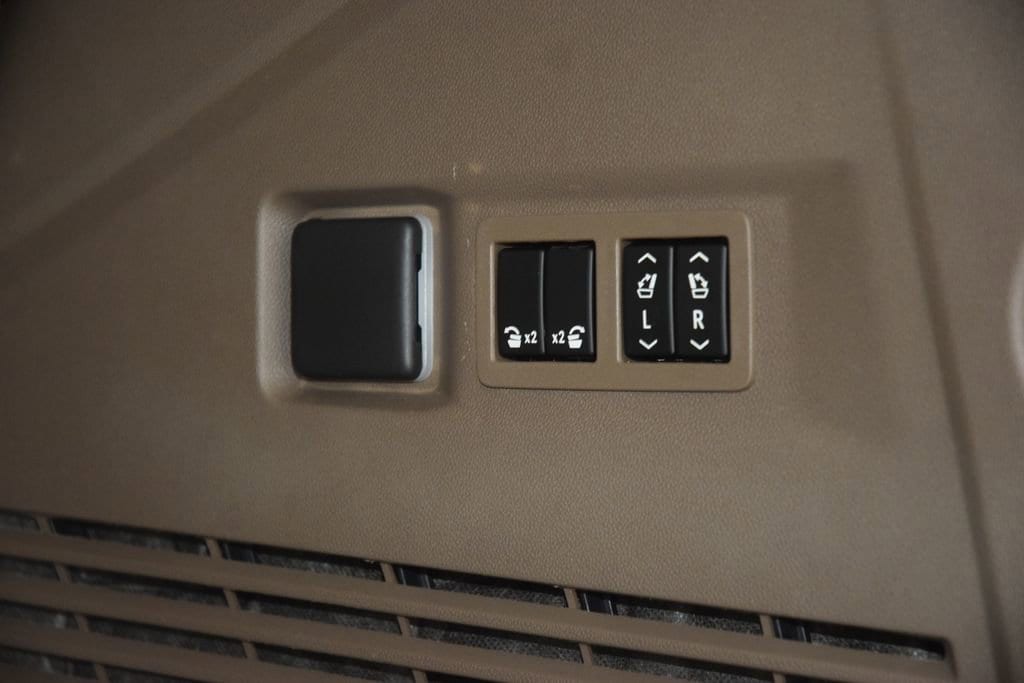 2024 GMC Yukon Denali - Photo 27