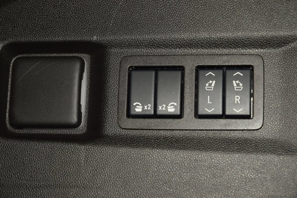 2024 GMC Yukon AT4 - Photo 27