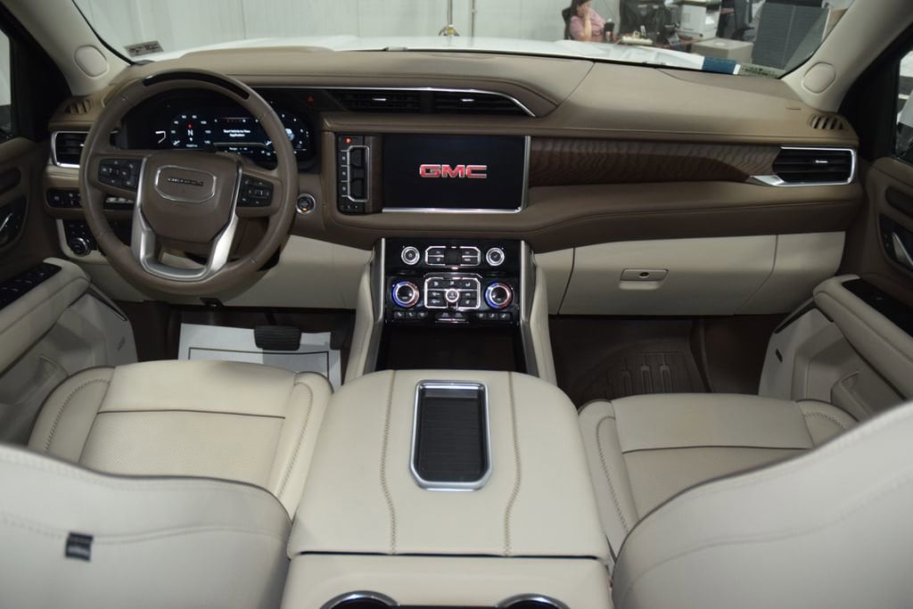 2024 GMC Yukon Denali - Photo 33