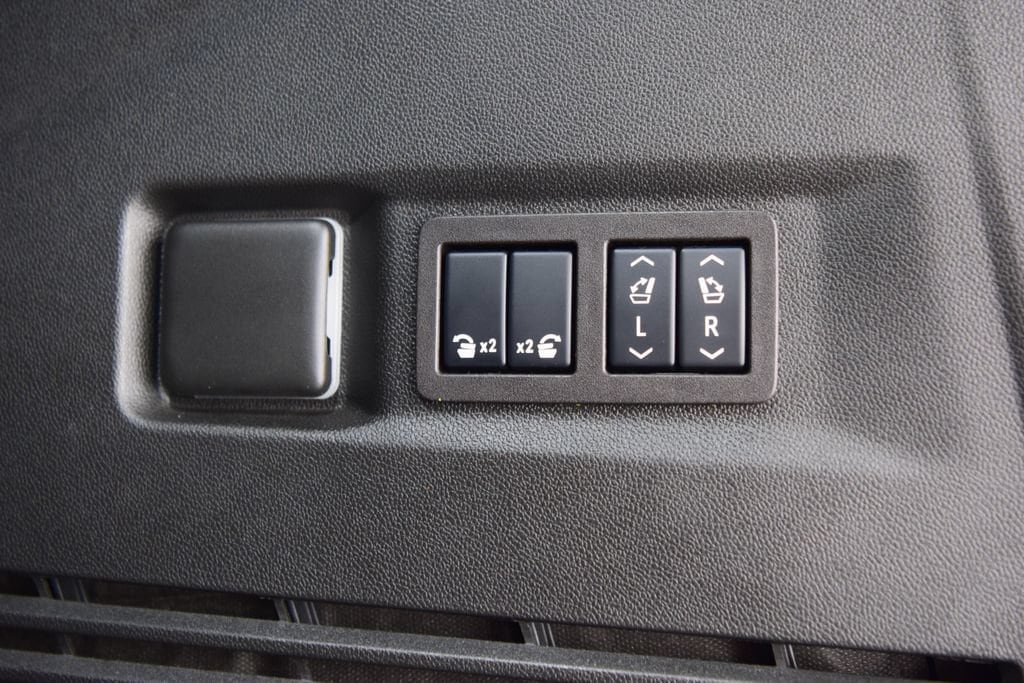 2024 GMC Yukon Denali - Photo 27