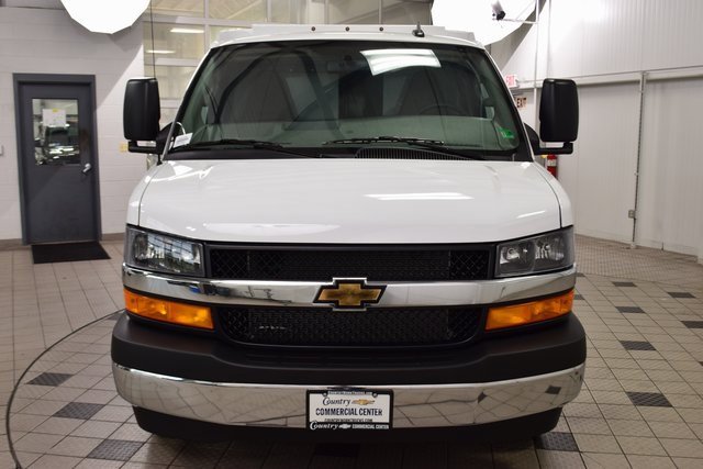 2025 Chevrolet Express Cutaway 3500 Van photo 2
