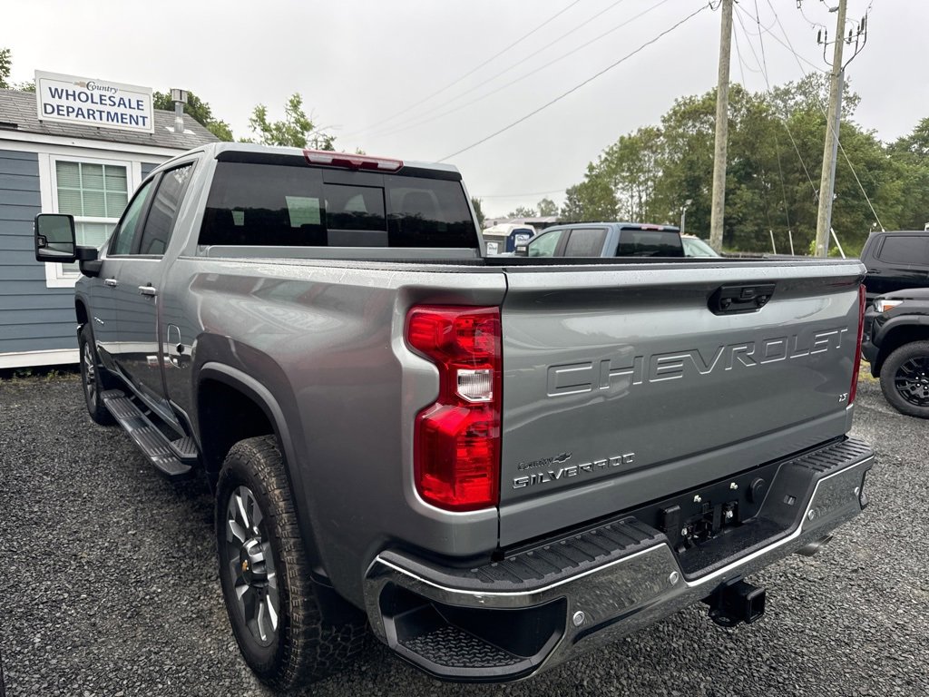 2025 Chevrolet Silverado 2500HD LT photo 4