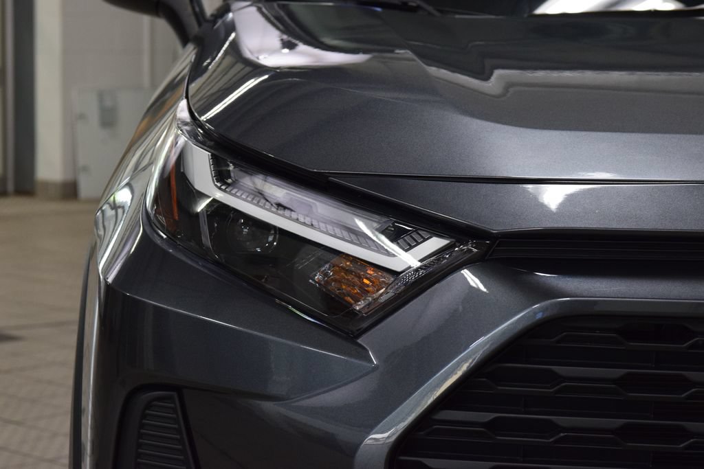 2022 Toyota RAV4 XLE - Photo 12