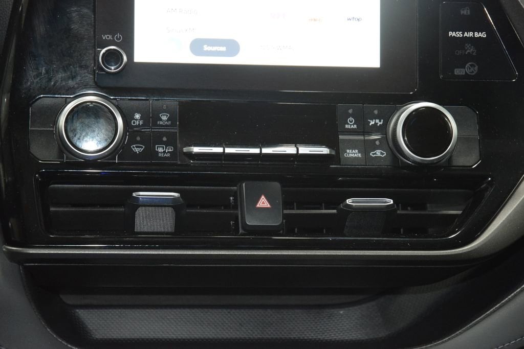 2023 Toyota Highlander LE - Photo 31