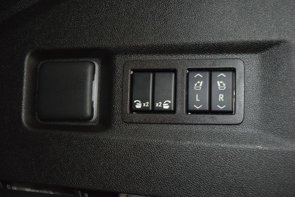 2024 GMC Yukon AT4 - Photo 27