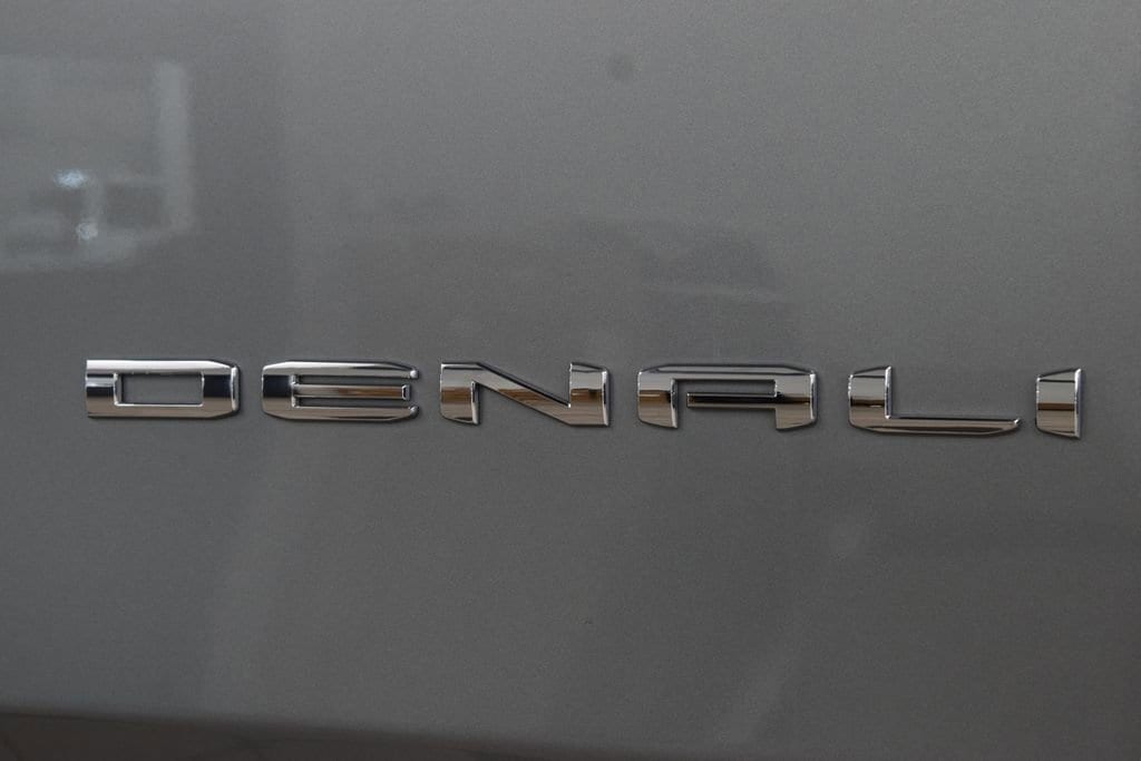 2024 GMC Yukon Denali - Photo 17