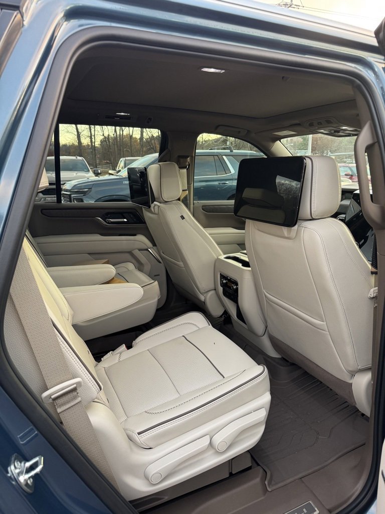 2025 Gmc Yukon Denali photo 2