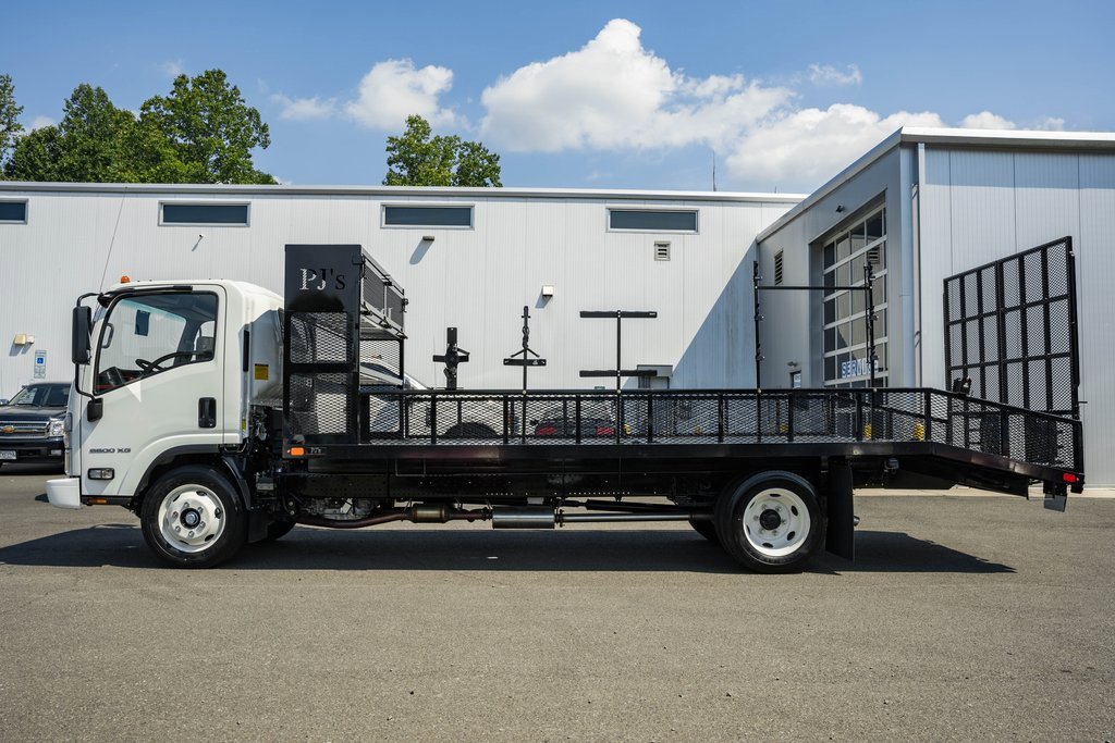 2025 Chevrolet Silverado photo 4