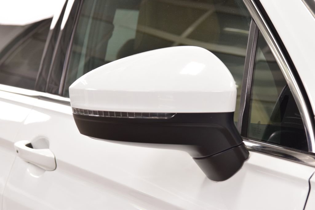 2022 Volkswagen Tiguan SE - Photo 14