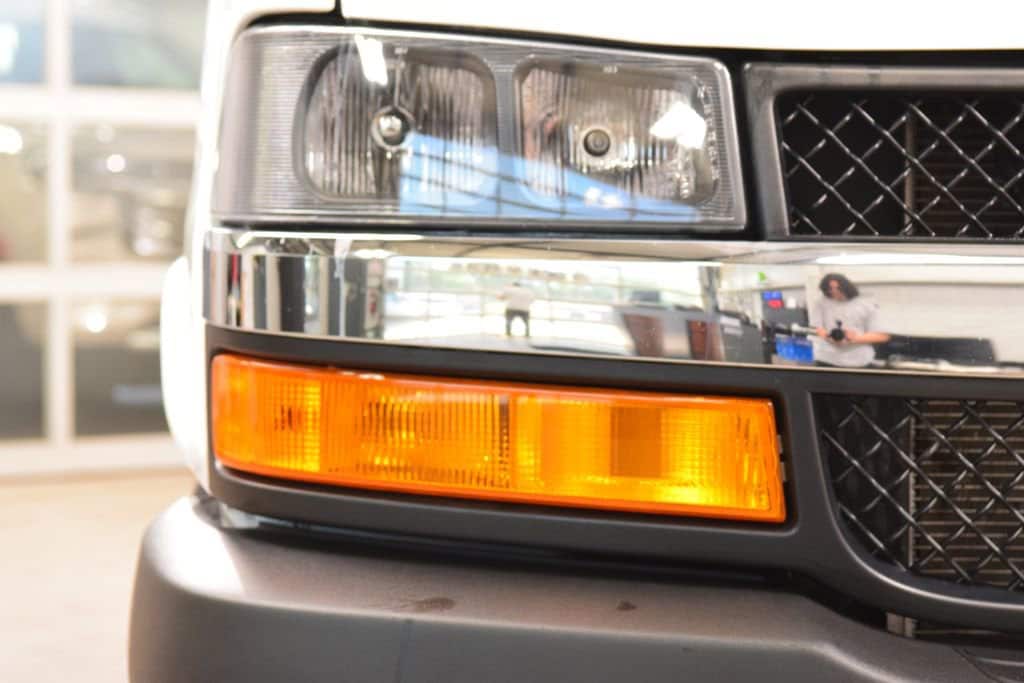 2025 Chevrolet Express Passenger LT - Photo 7