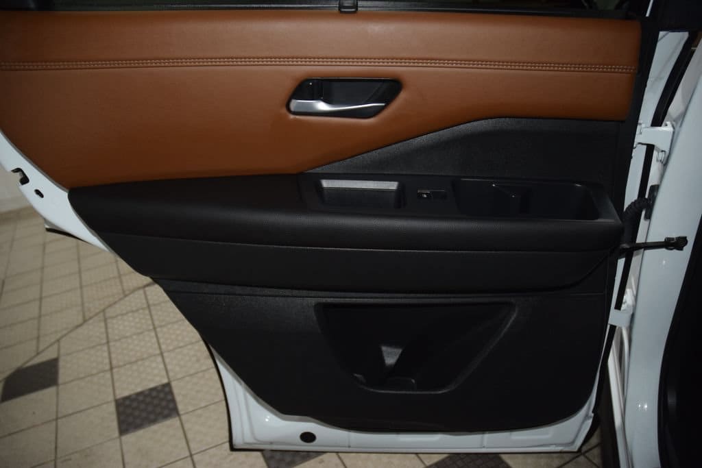 2025 Nissan Pathfinder Platinum - Photo 43