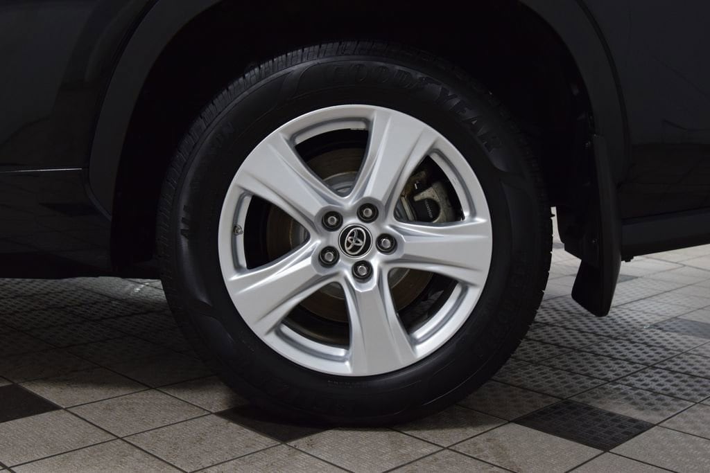 2023 Toyota Highlander LE - Photo 26