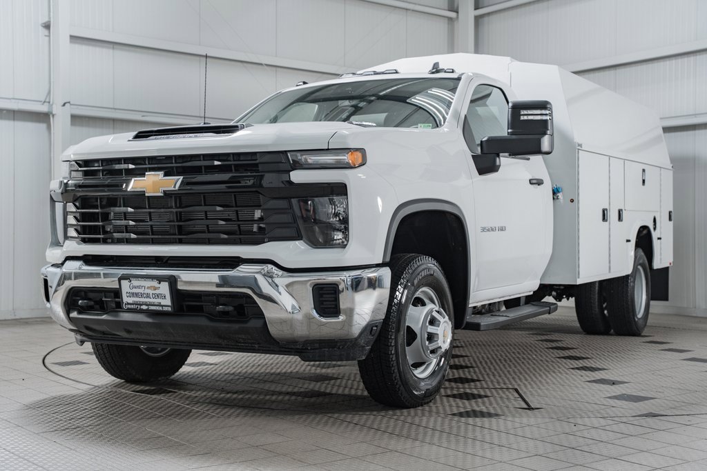 2025 Chevrolet Silverado 3500HD Work Truck photo 2