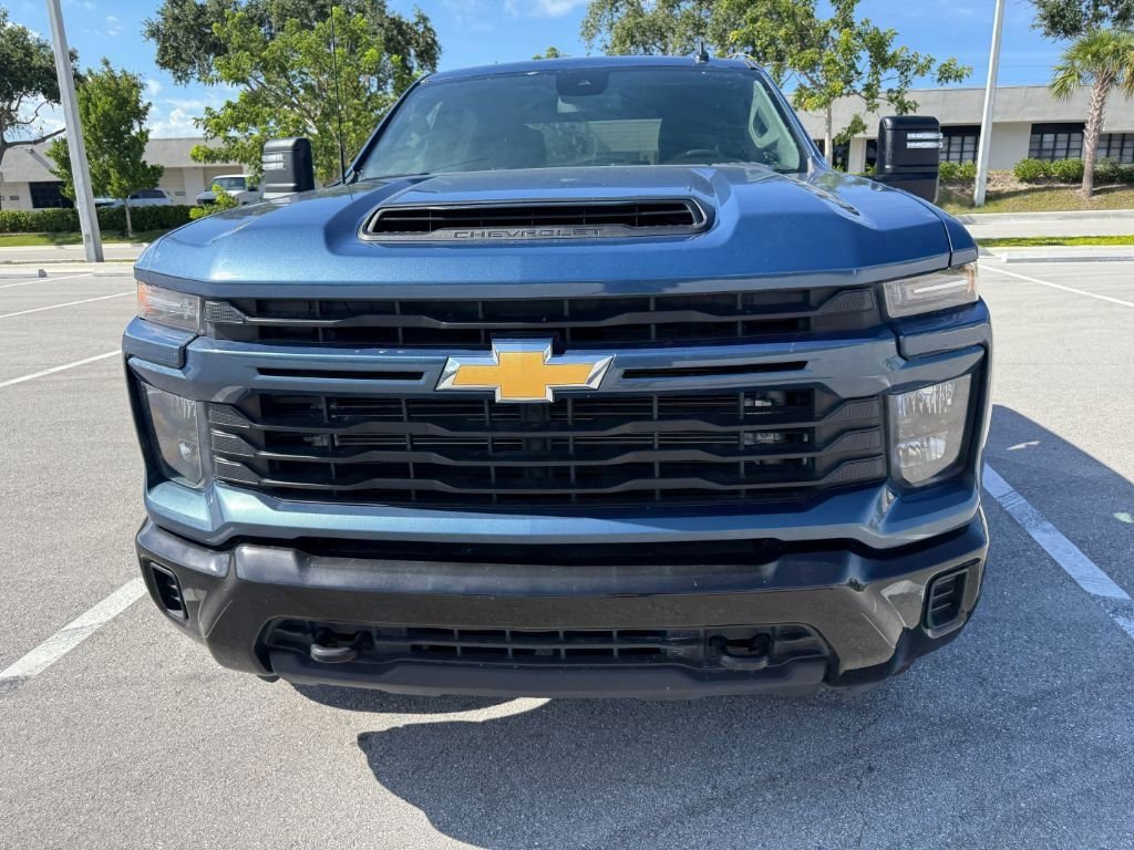 2024 Chevrolet Silverado 2500HD Custom photo 2