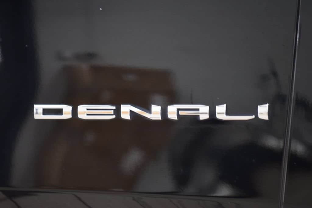 2024 GMC Yukon Denali - Photo 17