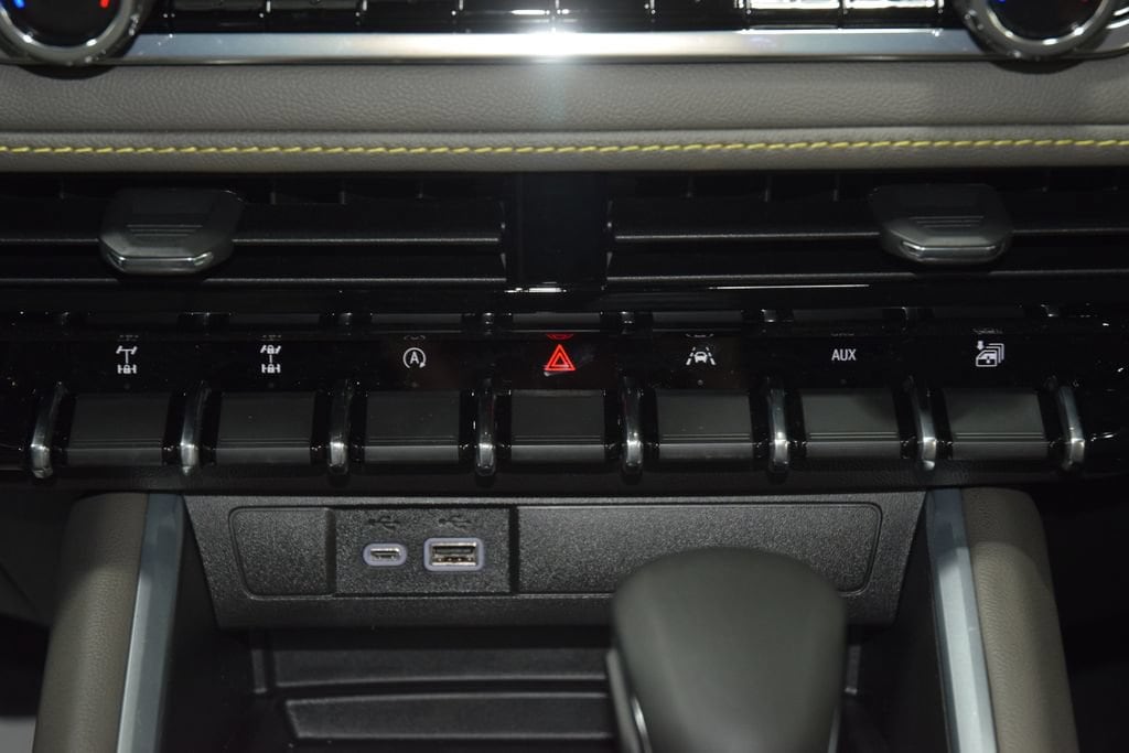 2026 Chevrolet Colorado ZR2 - Photo 37