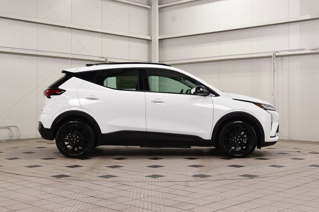 2027 Chevrolet Bolt RS - Photo 9