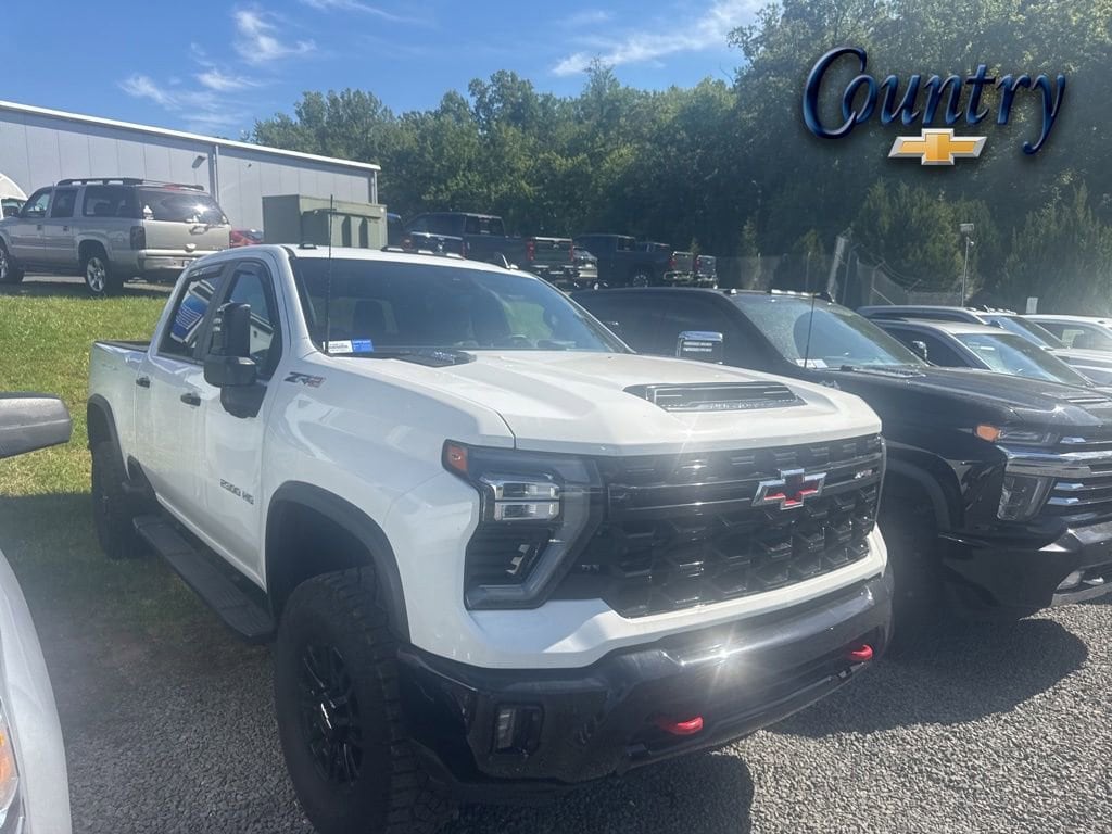 2024 Chevrolet Silverado HD ZR2 4WD Crew Cab Standard Box's photo