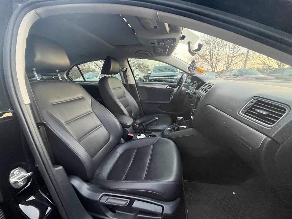 Used 2017 Volkswagen Jetta 1.4T SE Sedan