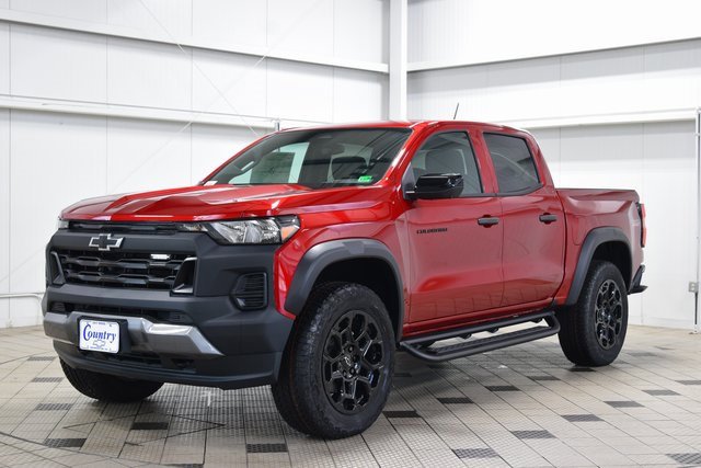 2026 Chevrolet Colorado Trail Boss photo 2
