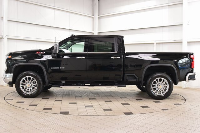 2025 Chevrolet Silverado LTZ photo 4