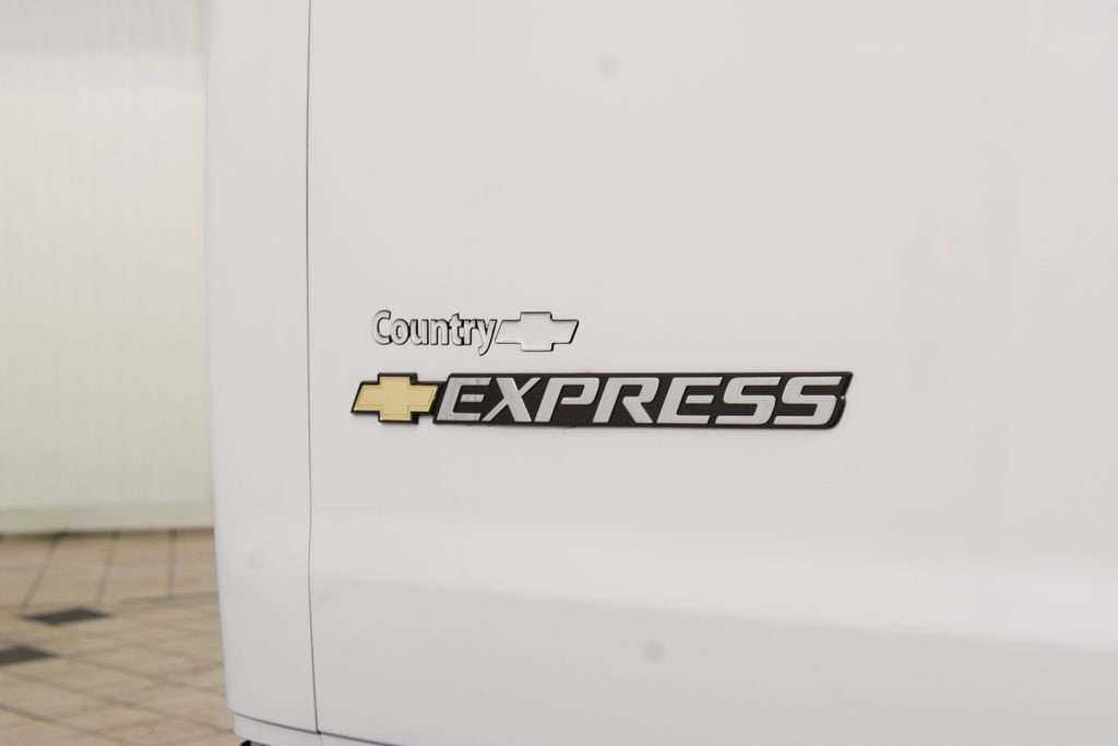 2025 Chevrolet Express Cargo Work Van - Photo 14