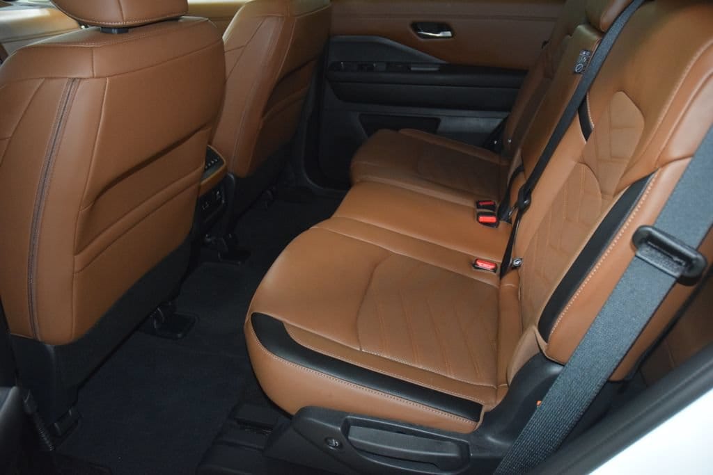 2025 Nissan Pathfinder Platinum - Photo 39