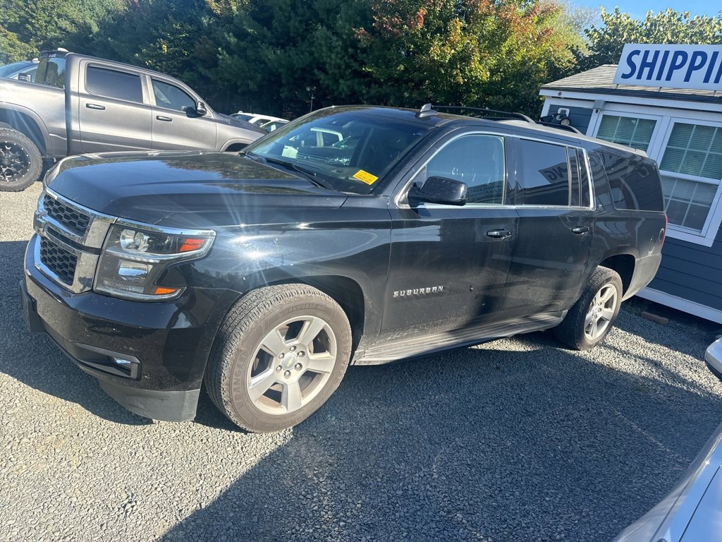 2020 Chevrolet Suburban LT photo 2