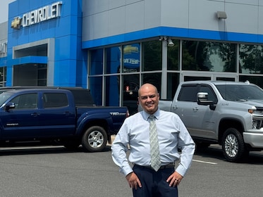 Staff member Omar Hernandez from ID_a488b62164c3