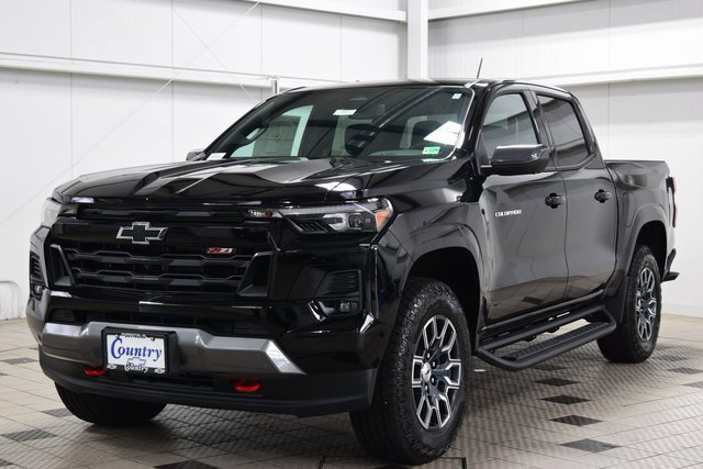 2025 Chevrolet Colorado Z71 photo 3