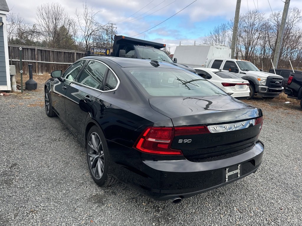 2018 Volvo S90 T5 Momentum photo 4