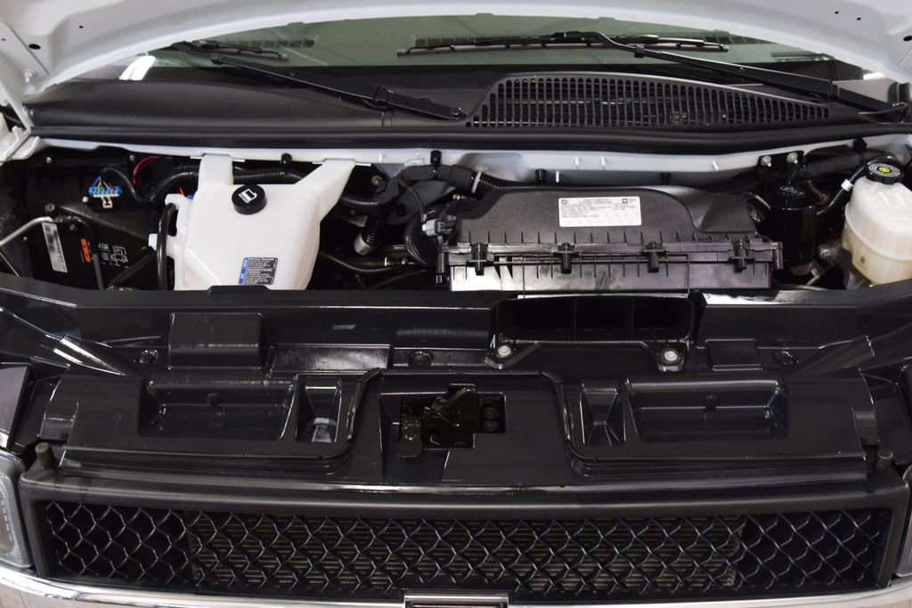 2025 Chevrolet Express Passenger LT - Photo 21