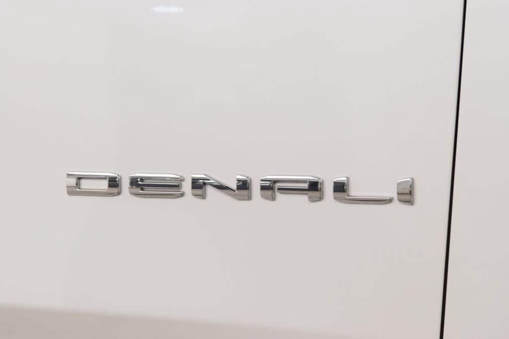 2024 GMC Yukon Denali - Photo 17