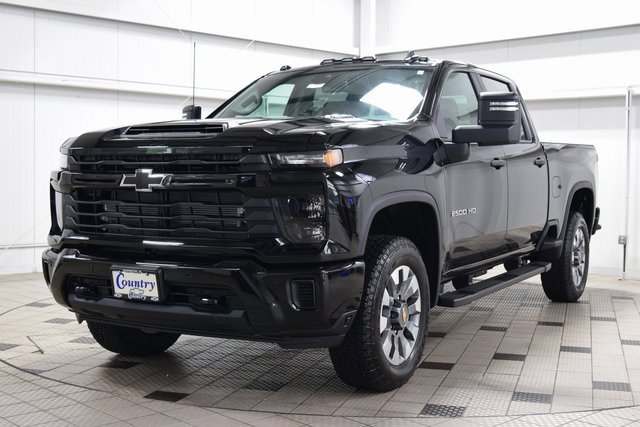2025 Chevrolet Silverado Custom photo 3