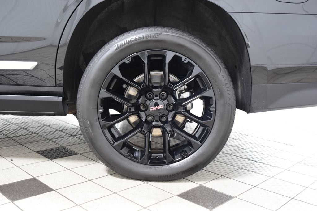 2024 GMC Yukon Denali - Photo 29