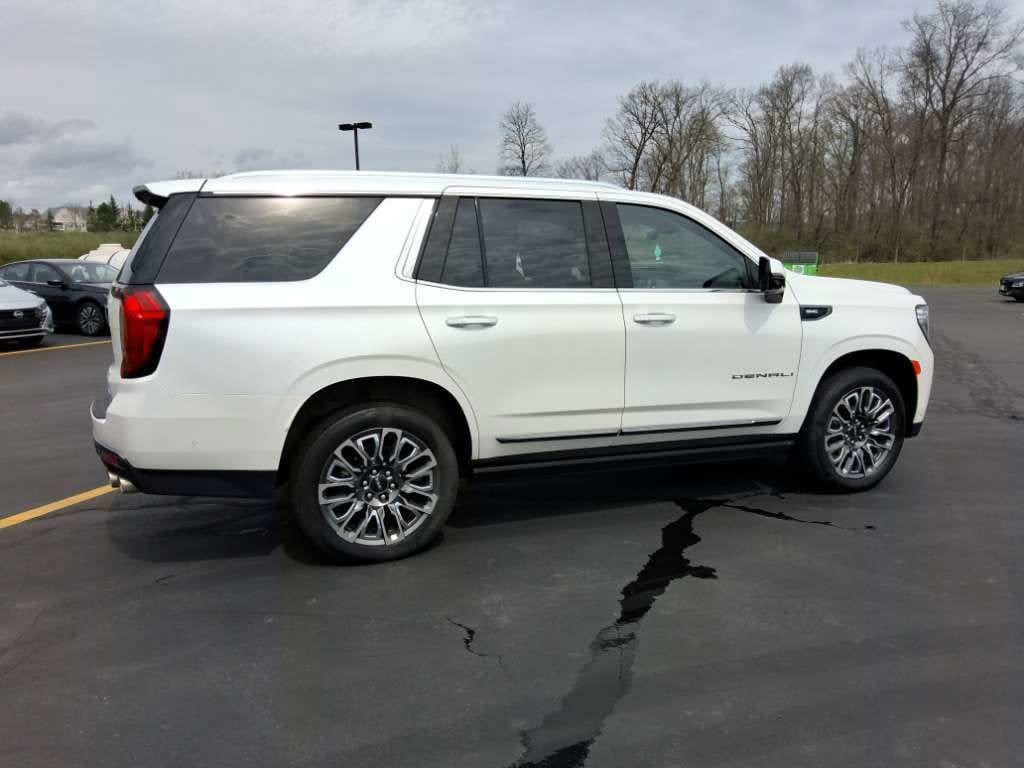 2024 GMC Yukon Denali Ultimate - Photo 8