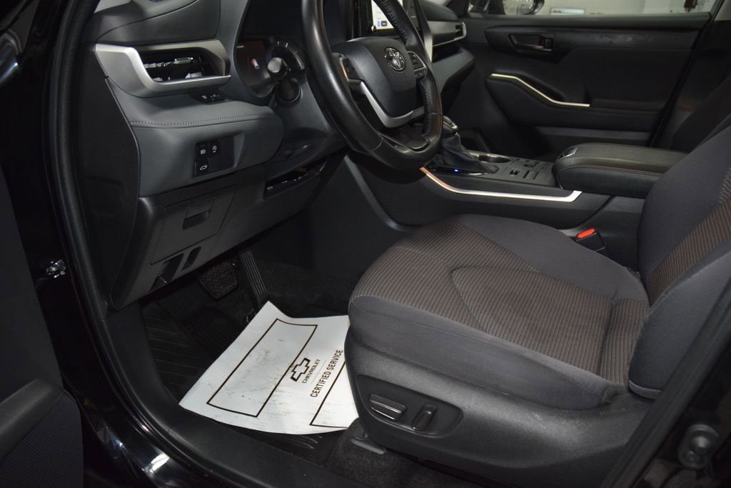 2023 Toyota Highlander LE - Photo 37