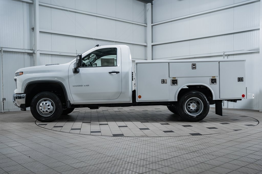 2025 Chevrolet Silverado 3500HD Work Truck photo 3