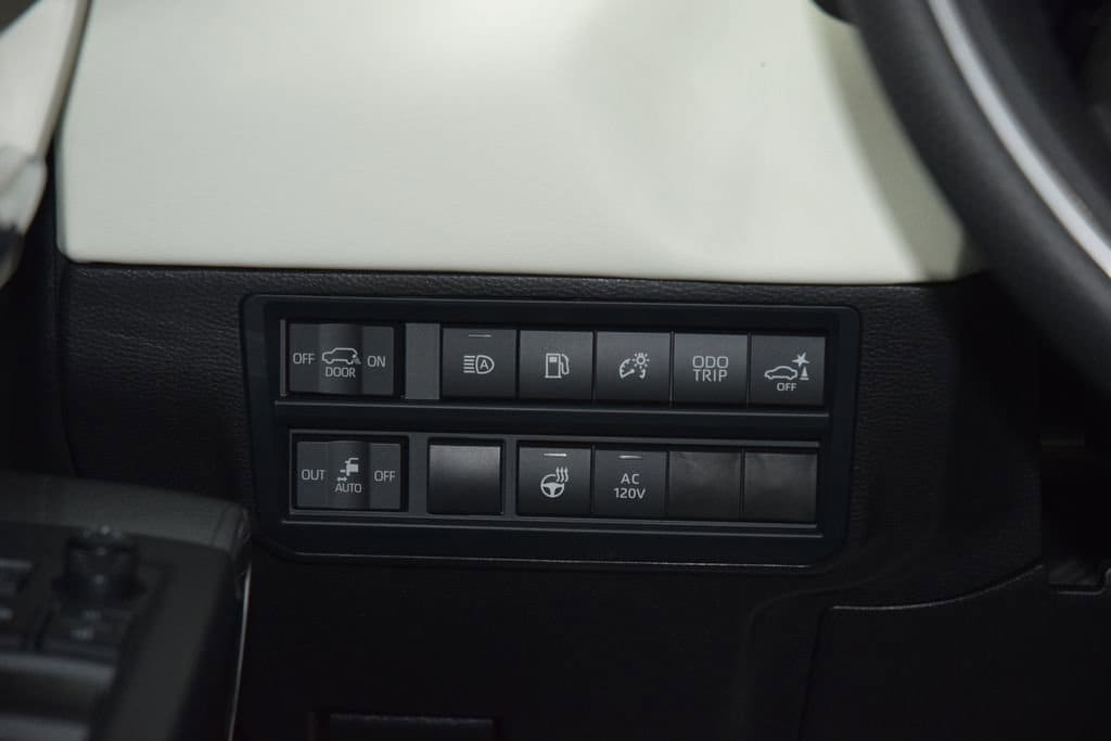 2025 Toyota Sequoia Capstone - Photo 38