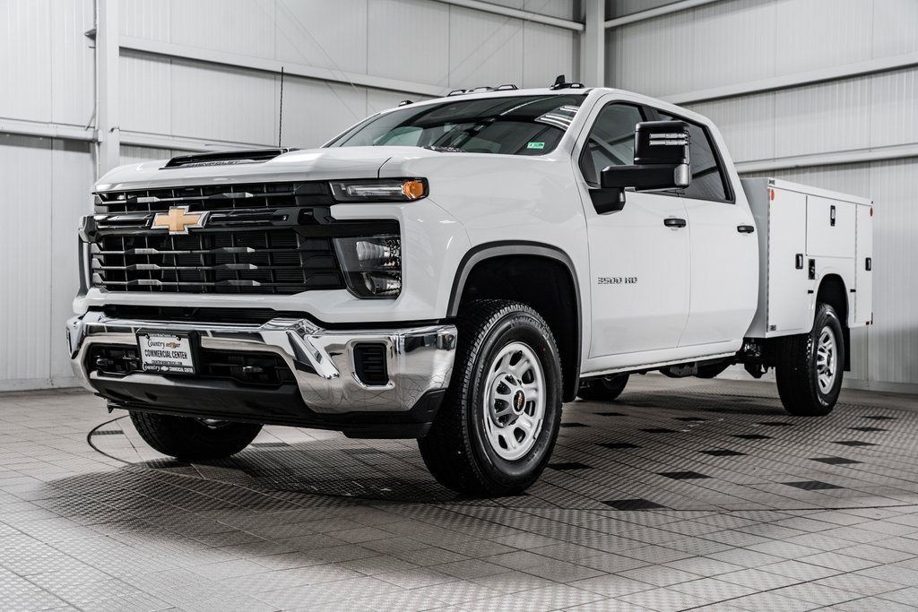 2024 Chevrolet Silverado 3500HD photo 2