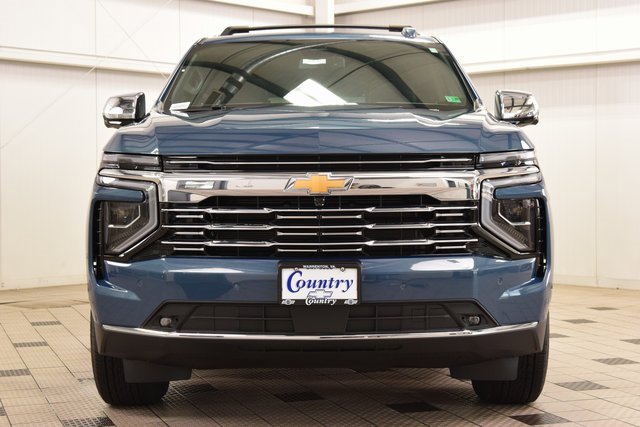 2025 Chevrolet Suburban Premier photo 2