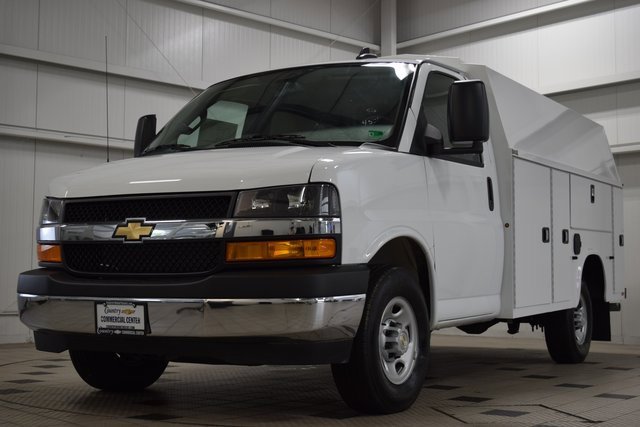 2025 Chevrolet Express Cutaway 3500 Van photo 3