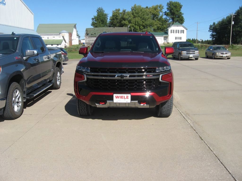 2022 Chevrolet Suburban Z71 photo 2