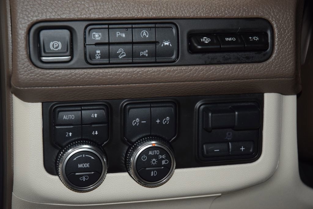 2024 GMC Yukon Denali - Photo 37