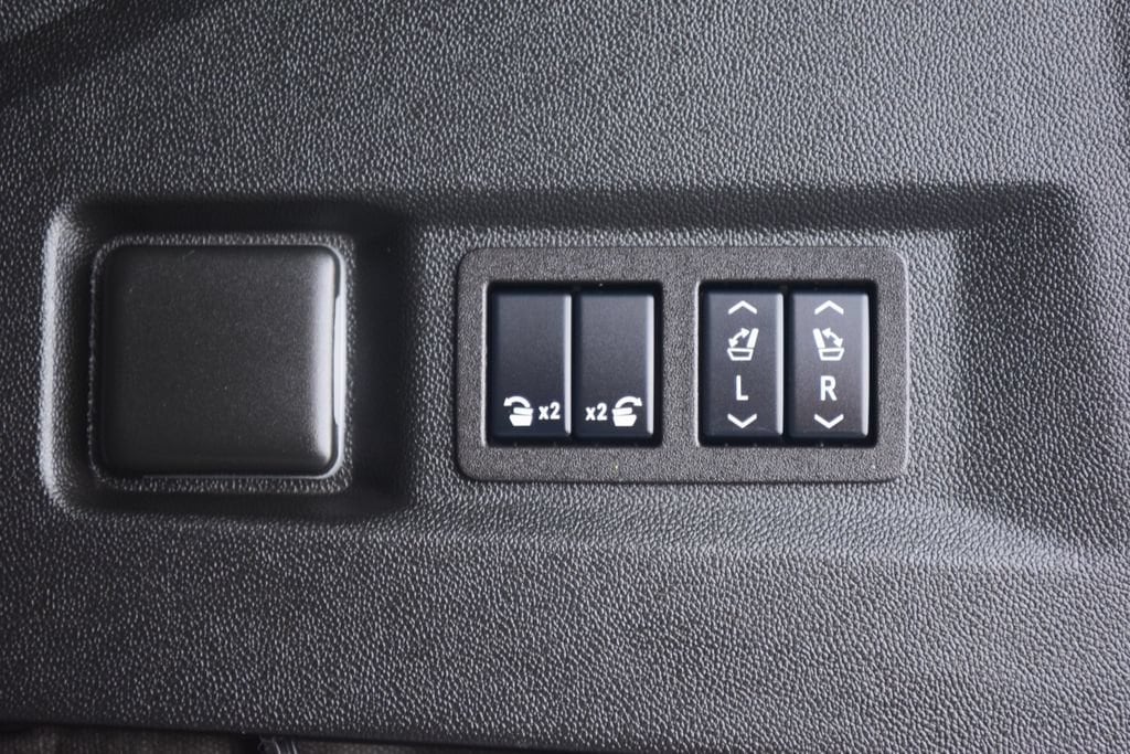 2024 GMC Yukon Denali - Photo 27