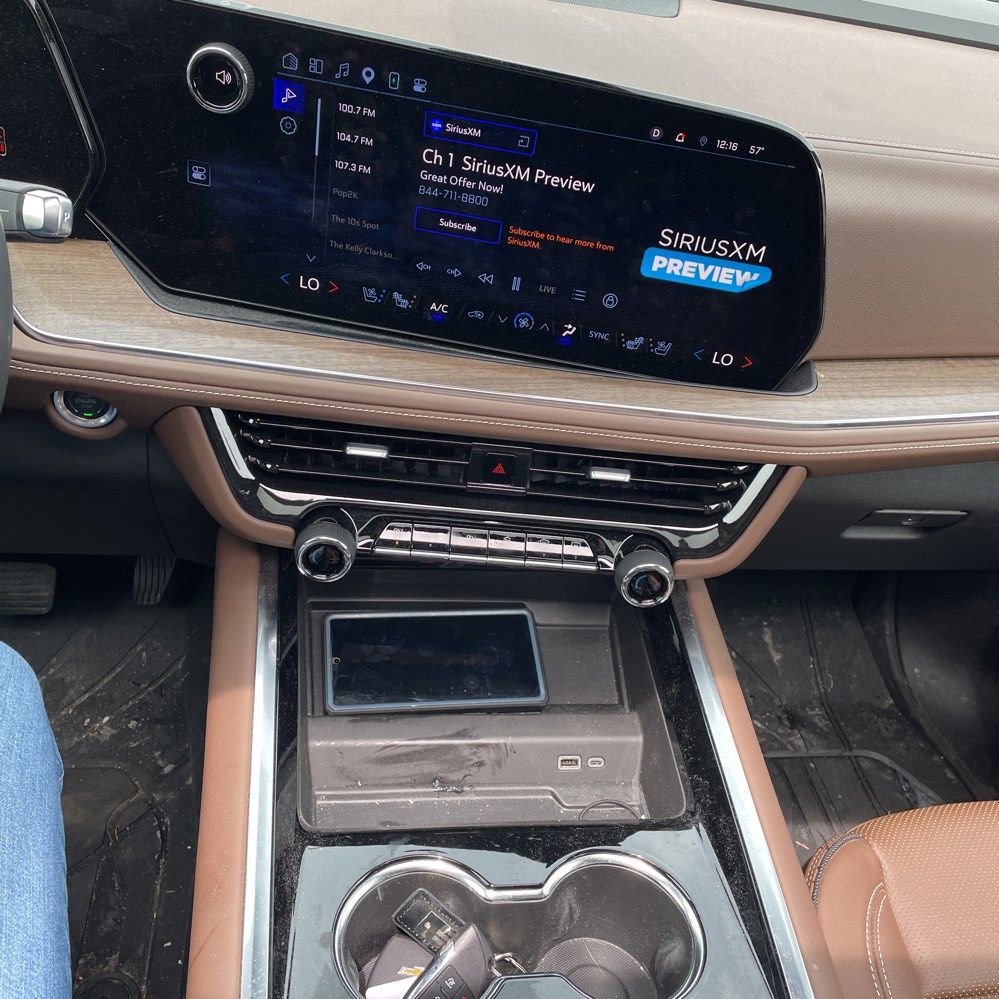 2025 Chevrolet Suburban High Country - Photo 22