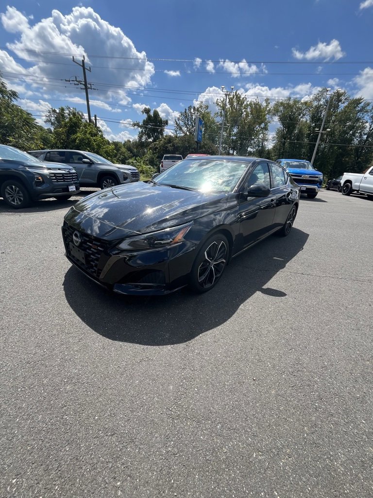 2023 Nissan Altima 2.5 SR photo 2