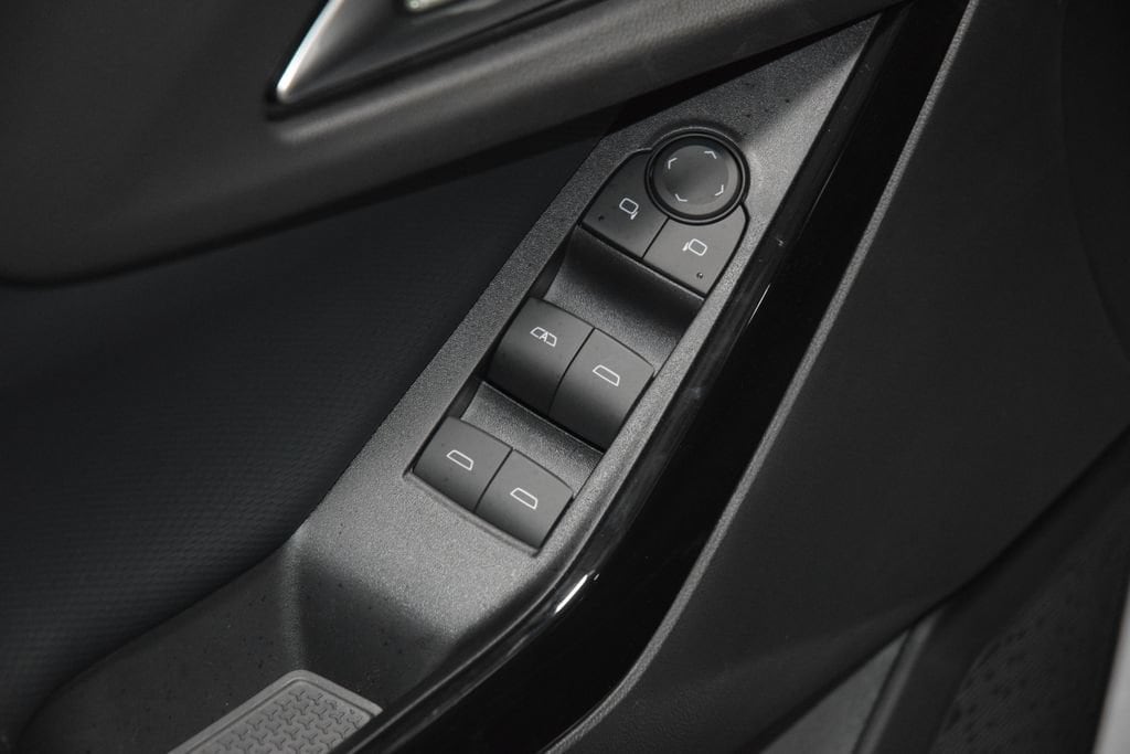 2027 Chevrolet Equinox LT - Photo 44