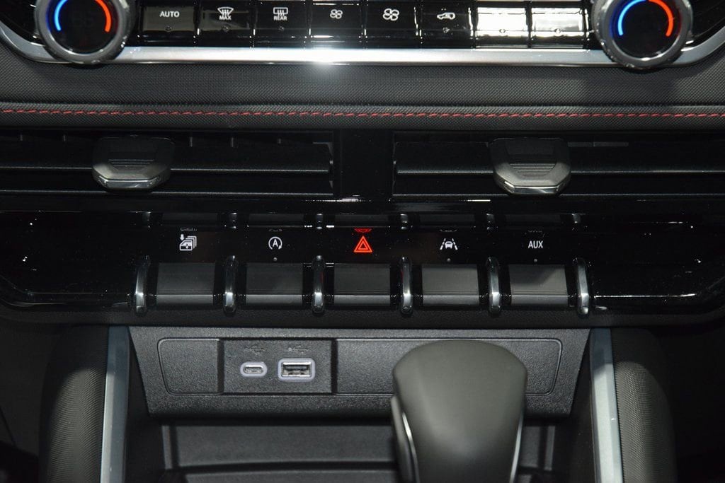 2026 Chevrolet Colorado Z71 - Photo 34