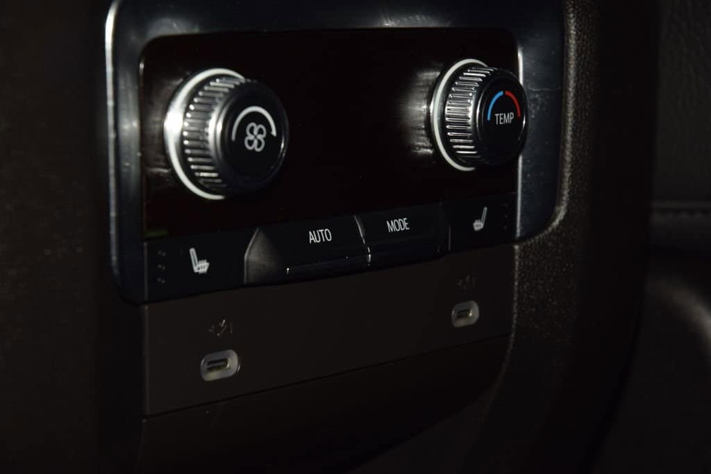 2024 GMC Yukon Denali - Photo 45